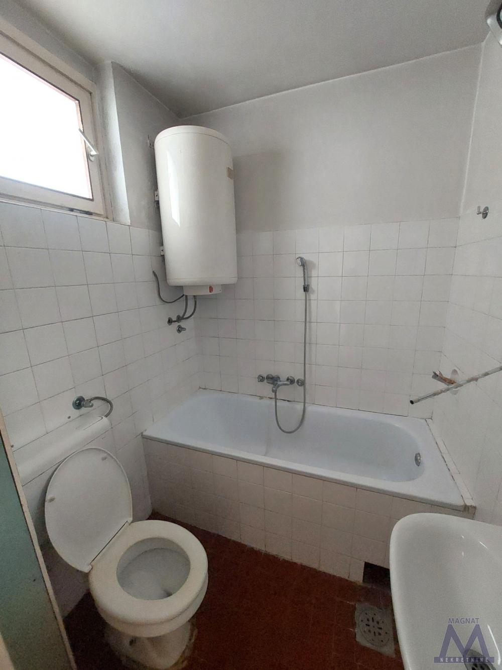 Slika 9 - Stan,NOVI SAD,LIMAN 2,kv: 62, € 185000, ID: 1019331