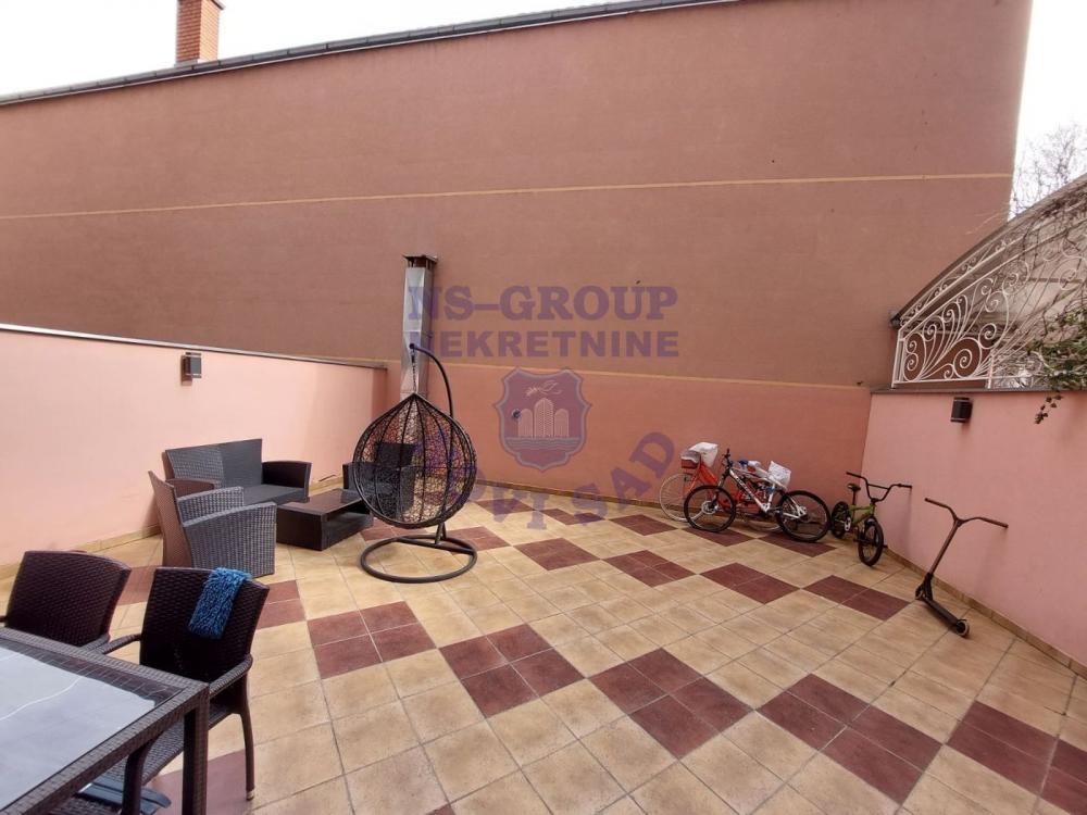 Slika 9 - Odličan trosoban stan na Socijanom!