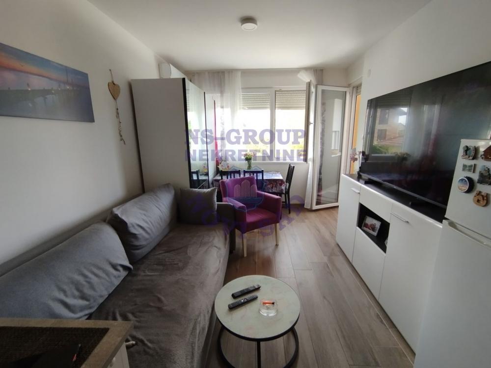 Slika 1 - Dvoiposoban, 45m2, Adice Novi Sad, sa terasom