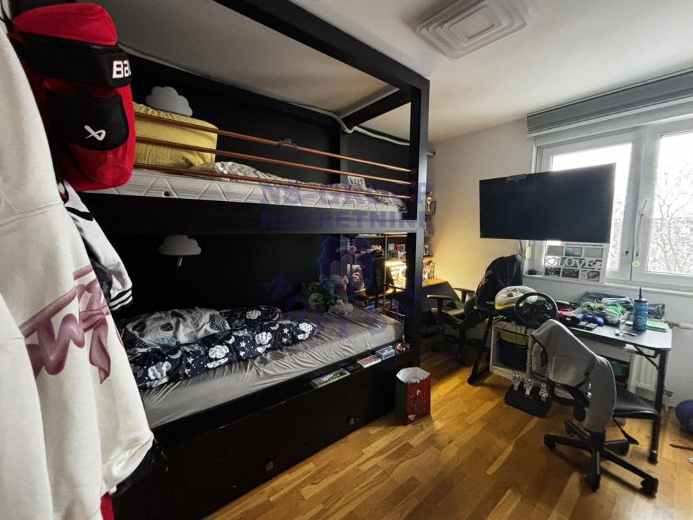 Slika 5 - Odlican trosoban stan na Podbari!