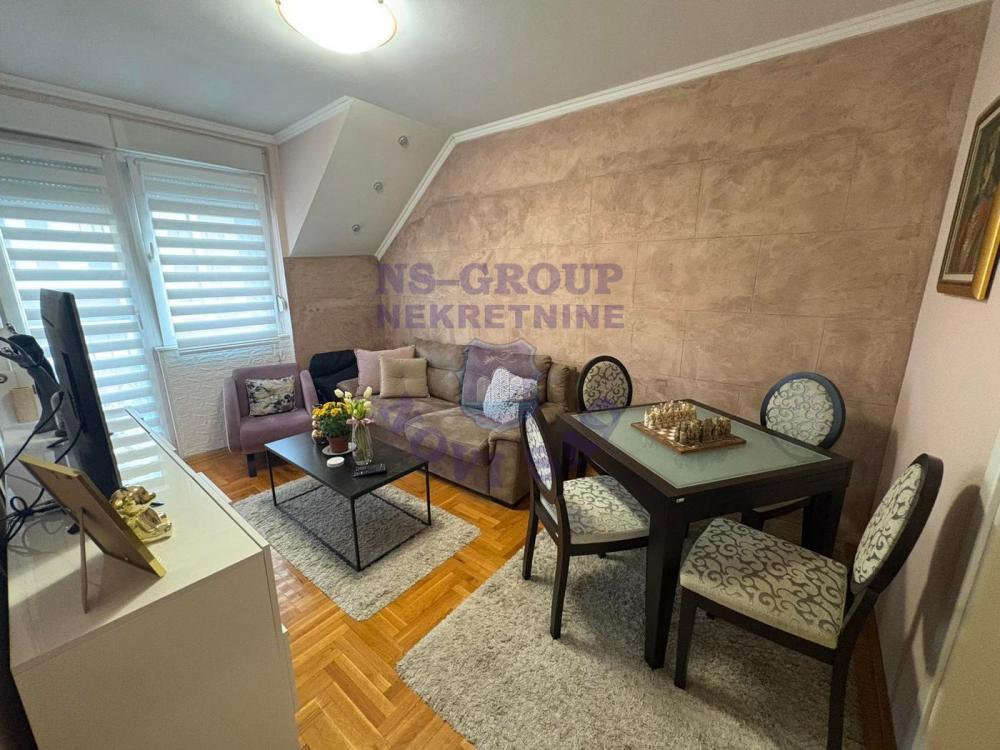 Glavna slika -Dvoiposoban stan na Podbari 