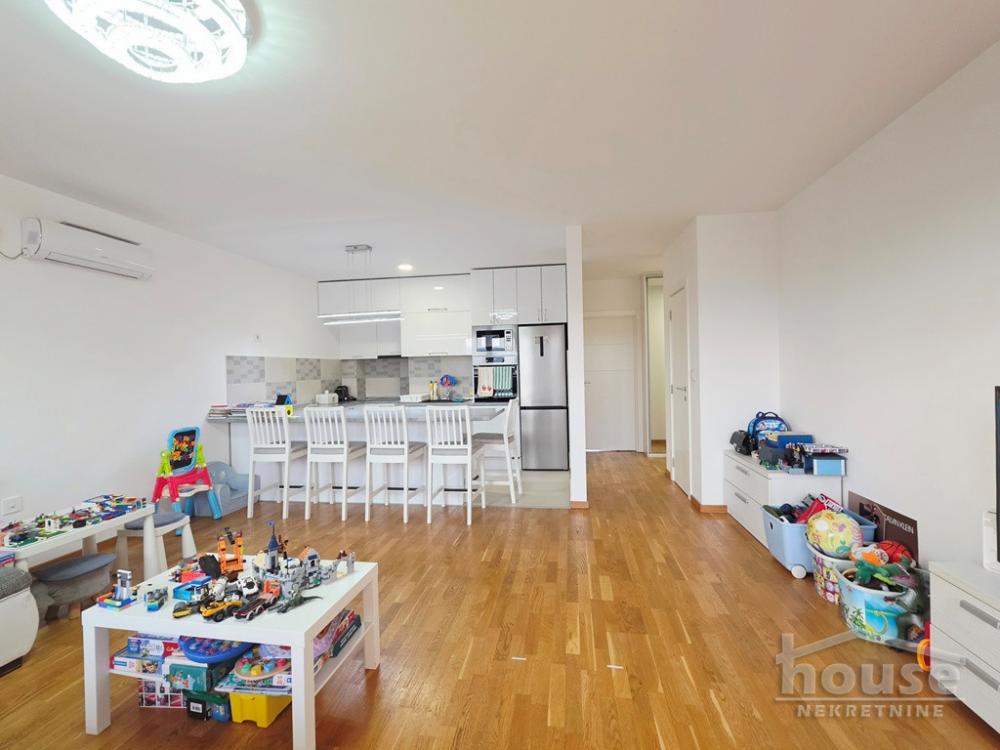 Slika 1 - Stan,NOVI SAD,BULEVAR PATRIJARHA PAVLA,kv: 82.00, € 230000, ID: 1065604