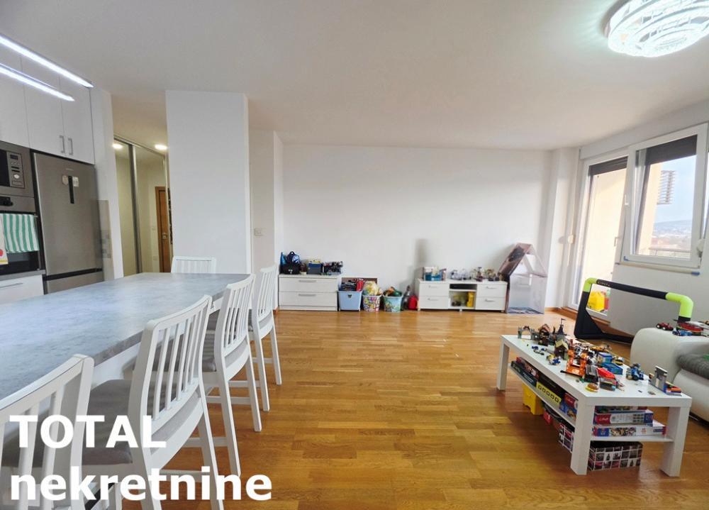 Glavna slika -Stan,NOVI SAD,BULEVAR PATRIJARHA PAVLA,kv: 82.00, € 230000, ID: 1102452