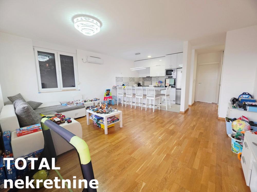 Slika 1 - Stan,NOVI SAD,BULEVAR PATRIJARHA PAVLA,kv: 82.00, € 230000, ID: 1102452