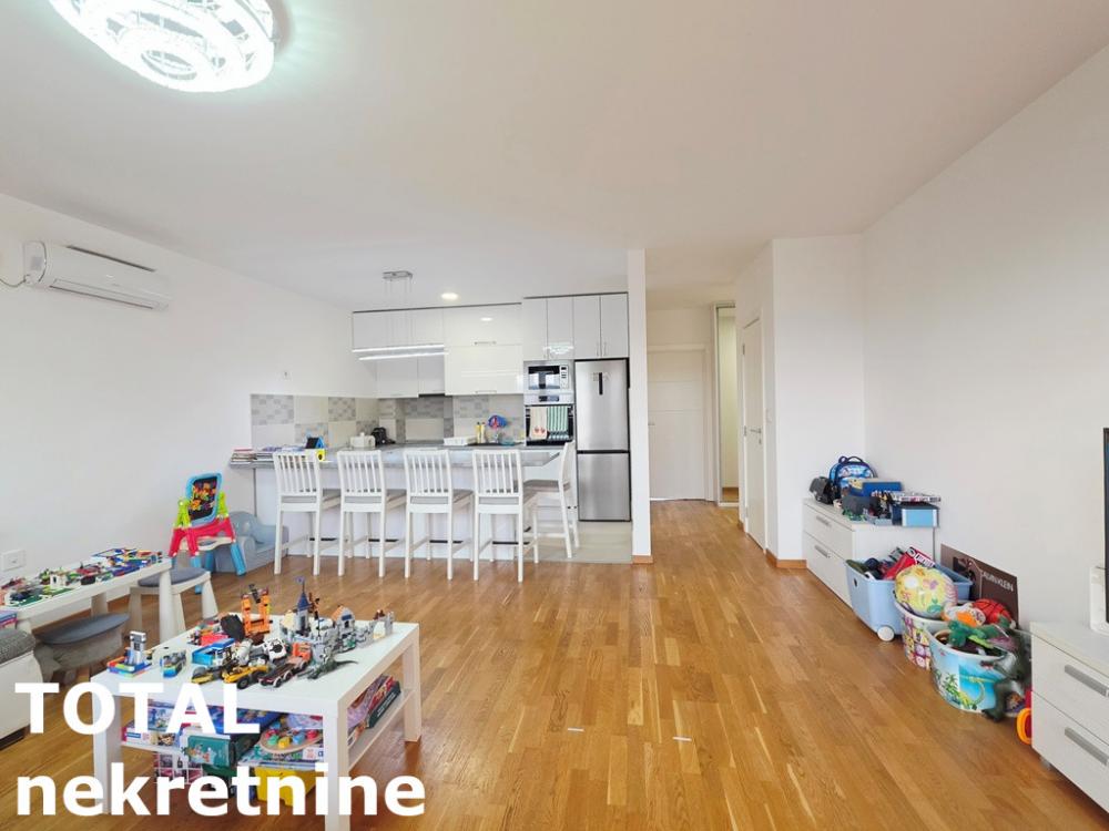 Slika 3 - Stan,NOVI SAD,BULEVAR PATRIJARHA PAVLA,kv: 82.00, € 230000, ID: 1102452