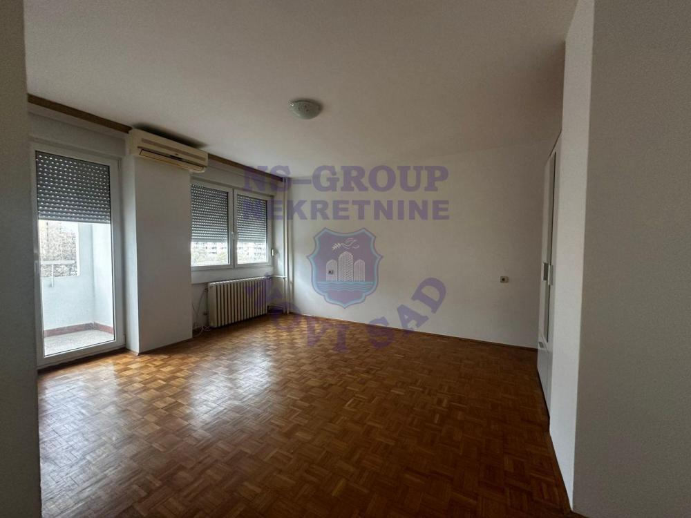 Slika 1 - Odlican jednosoban na Limanu 3!