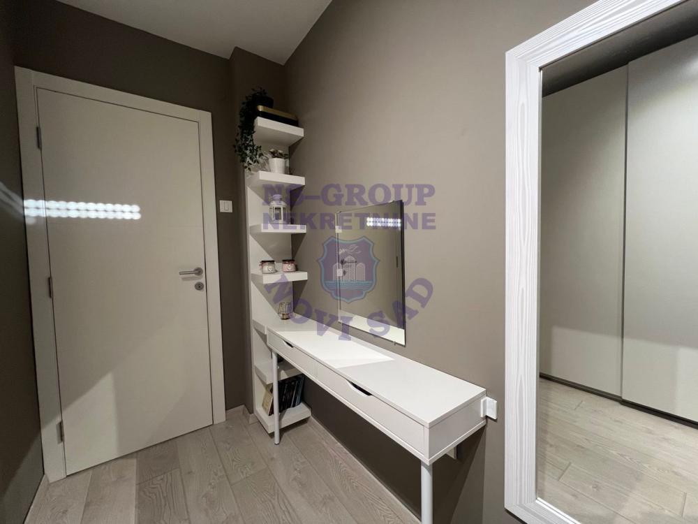 Slika 7 - Fantastican cetvorosoban stan na Bulevaru Oslobodjenja!