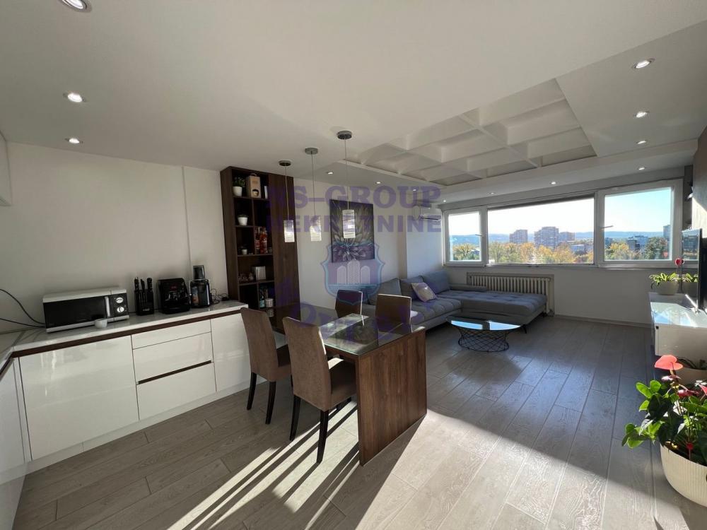 Slika 2 - Fantastican cetvorosoban stan na Bulevaru Oslobodjenja!