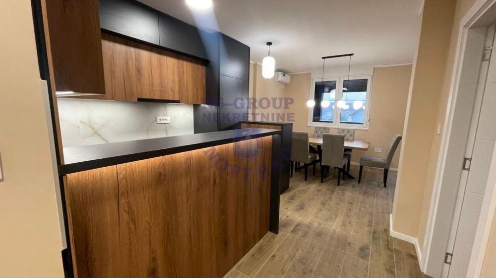 Slika 3 - Fantastican cetvorosoban stan na Somborskoj rampi!