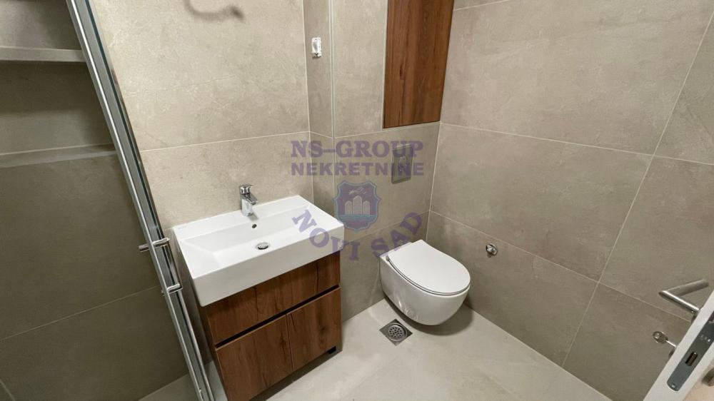 Slika 9 - Fantastican cetvorosoban stan na Somborskoj rampi!