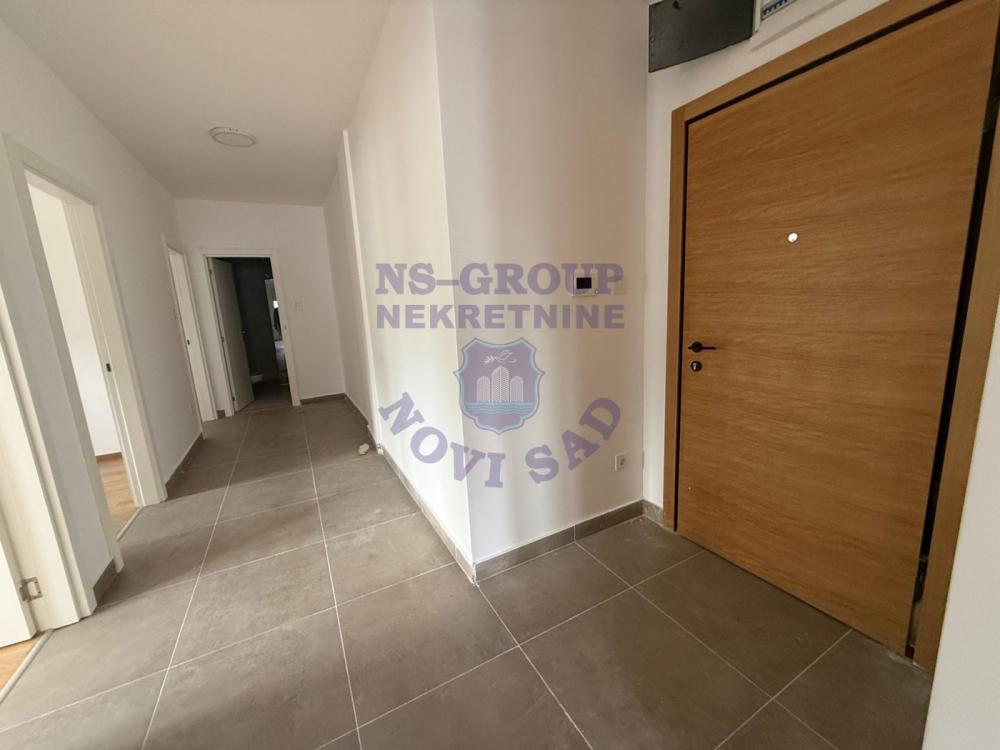 Slika 1 - Troiposoban, 74m2, Avijatičarsko naselje Novi Sad, sa terasom, ima lift