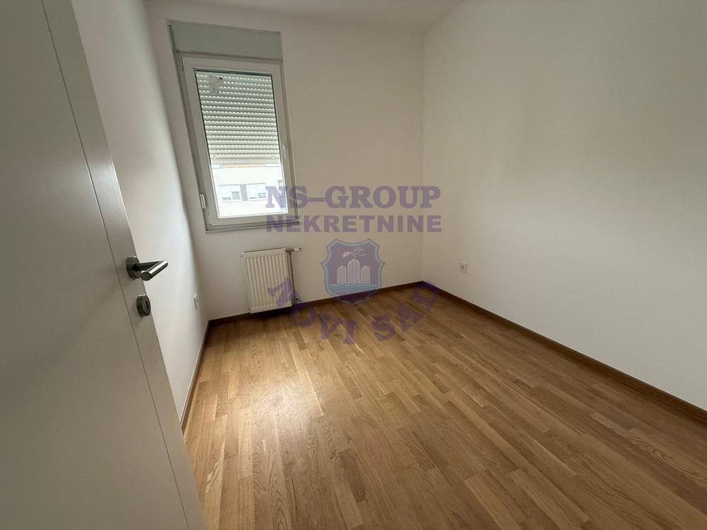 Slika 3 - Troiposoban, 74m2, Avijatičarsko naselje Novi Sad, sa terasom, ima lift