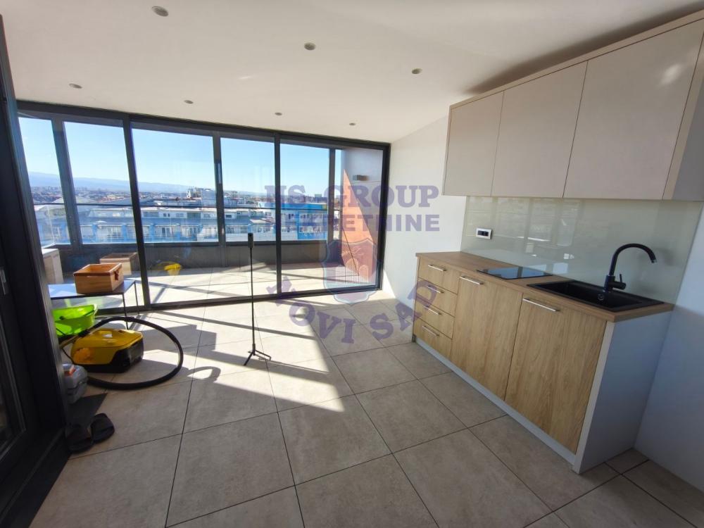 Slika 10 - Četvorosoban, 139m2, Bulevar oslobođenja Novi Sad, sa terasom, ima lift