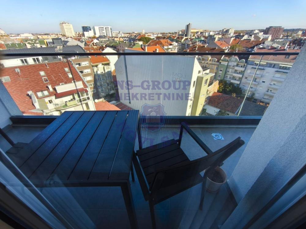 Slika 9 - Četvorosoban, 139m2, Bulevar oslobođenja Novi Sad, sa terasom, ima lift