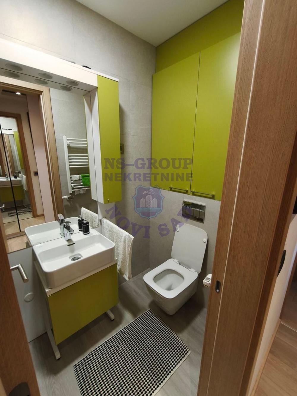 Slika 8 - Četvorosoban, 139m2, Bulevar oslobođenja Novi Sad, sa terasom, ima lift