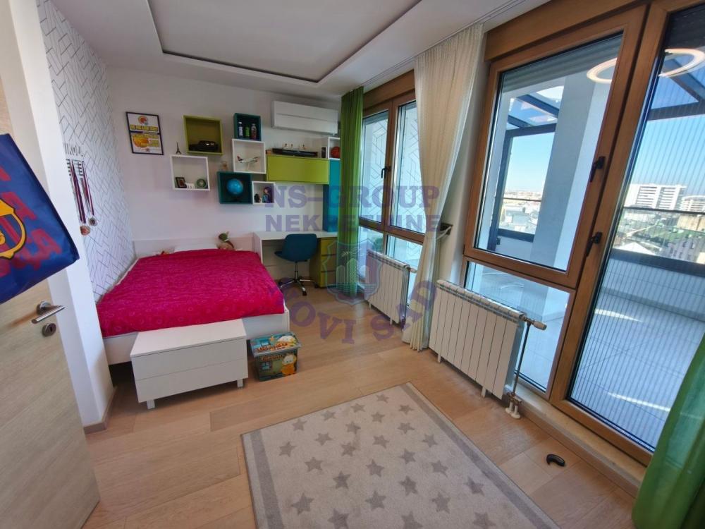 Slika 5 - Četvorosoban, 139m2, Bulevar oslobođenja Novi Sad, sa terasom, ima lift