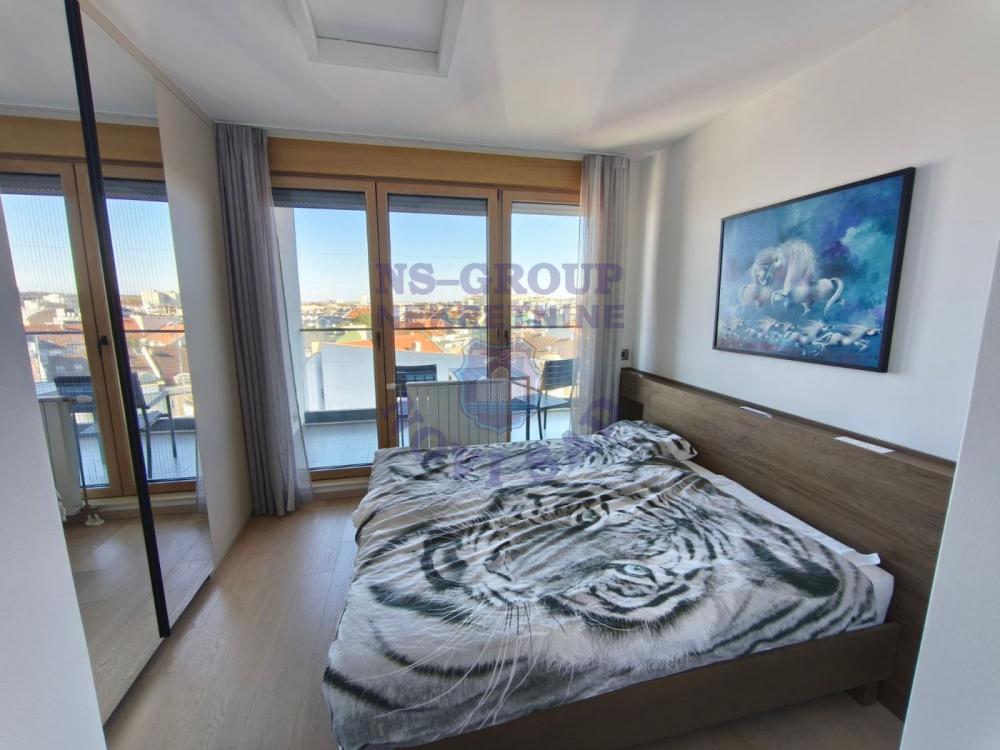 Slika 4 - Četvorosoban, 139m2, Bulevar oslobođenja Novi Sad, sa terasom, ima lift