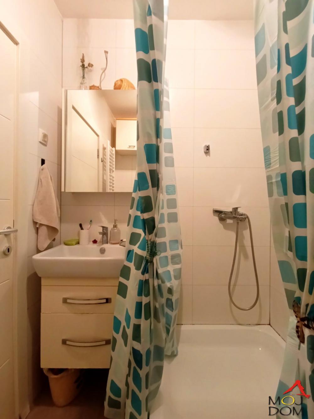 Slika 8 - Stan,NOVI SAD,SOMBORSKI BULEVAR,kv: 42, € 123600, ID: 1032023