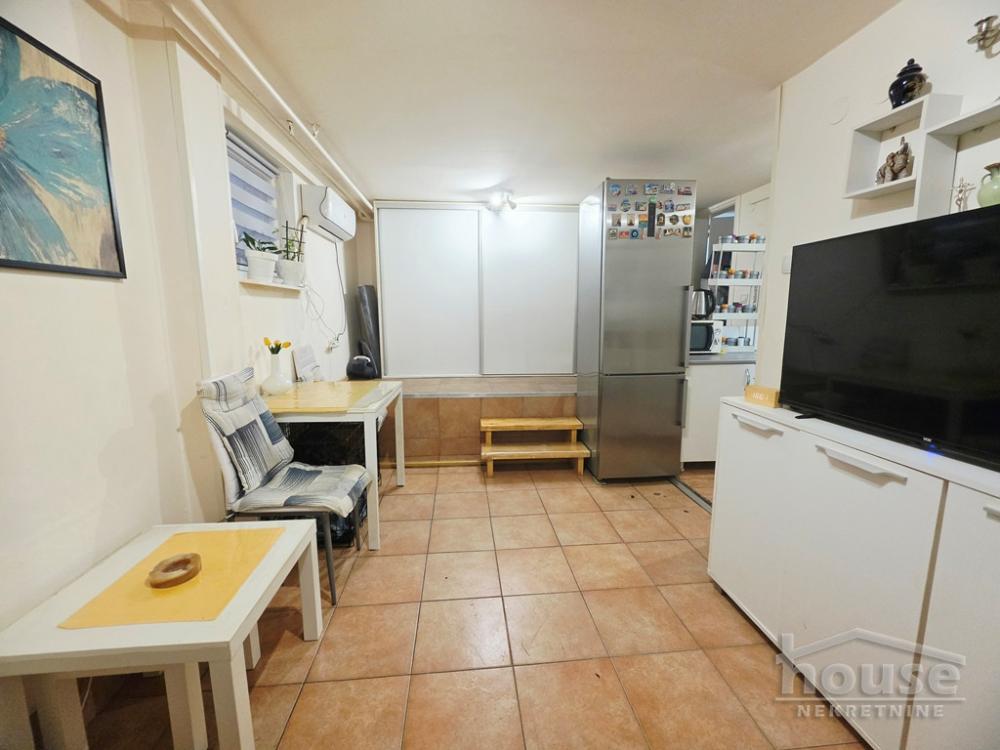 Slika 2 - Stan,NOVI SAD,BULEVAR,kv: 30.00, € 75000, ID: 1065608