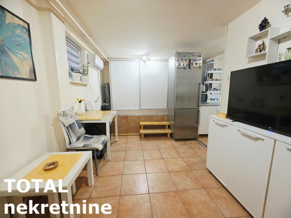 Slika 2 - Stan,NOVI SAD,BULEVAR,kv: 30.00, € 75000, ID: 1102456