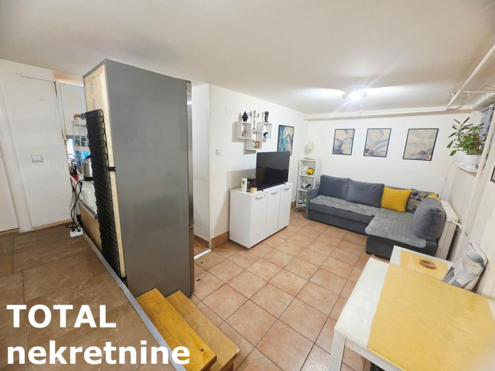 Slika 1 - Stan,NOVI SAD,BULEVAR,kv: 30.00, € 75000, ID: 1102456