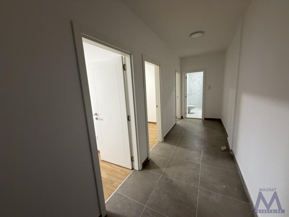 Slika 3 - Stan,NOVI SAD,AVIJACIJA,kv: 74, € 169950, ID: 1019334