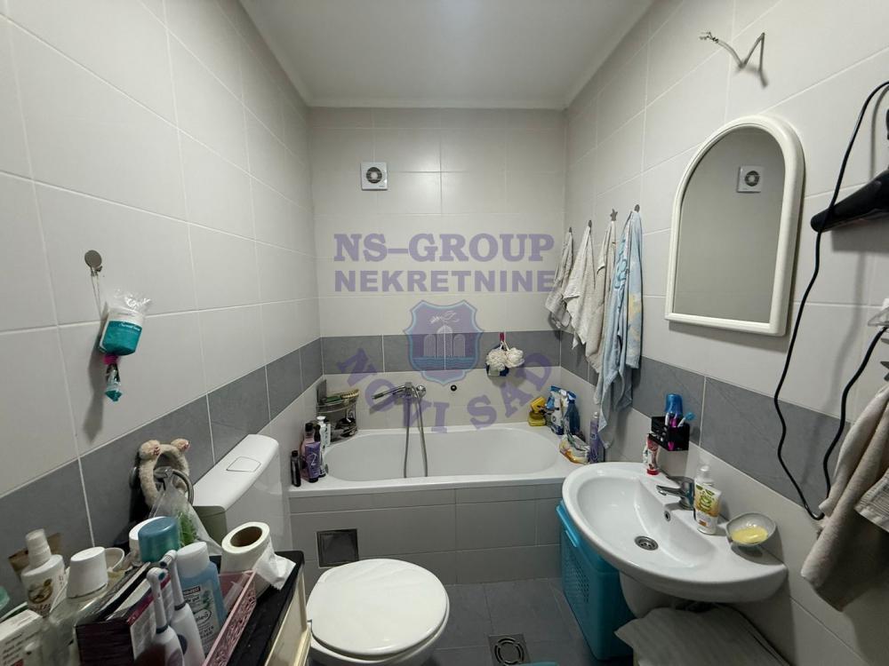 Slika 3 - š566955 Jednoiposoban stan Petrovaradin