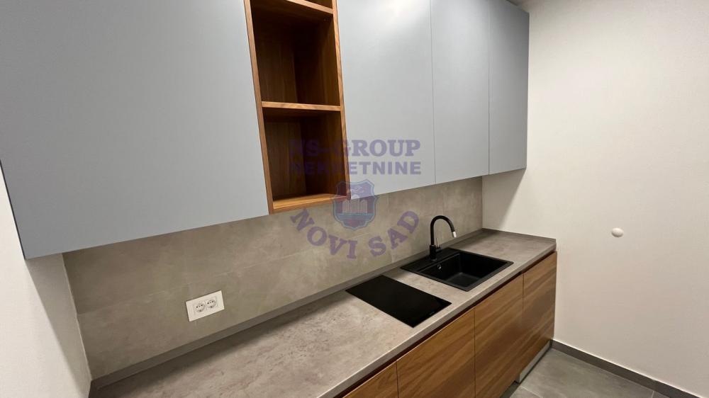 Slika 5 - Trosoban, 101m2, Novi Sad centar Novi Sad, ima lift