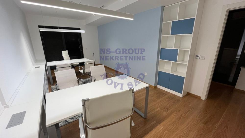 Slika 4 - Trosoban, 101m2, Novi Sad centar Novi Sad, ima lift