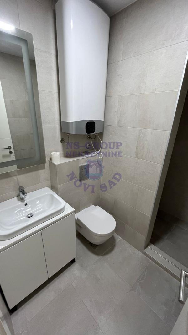 Slika 11 - Trosoban, 101m2, Novi Sad centar Novi Sad, ima lift