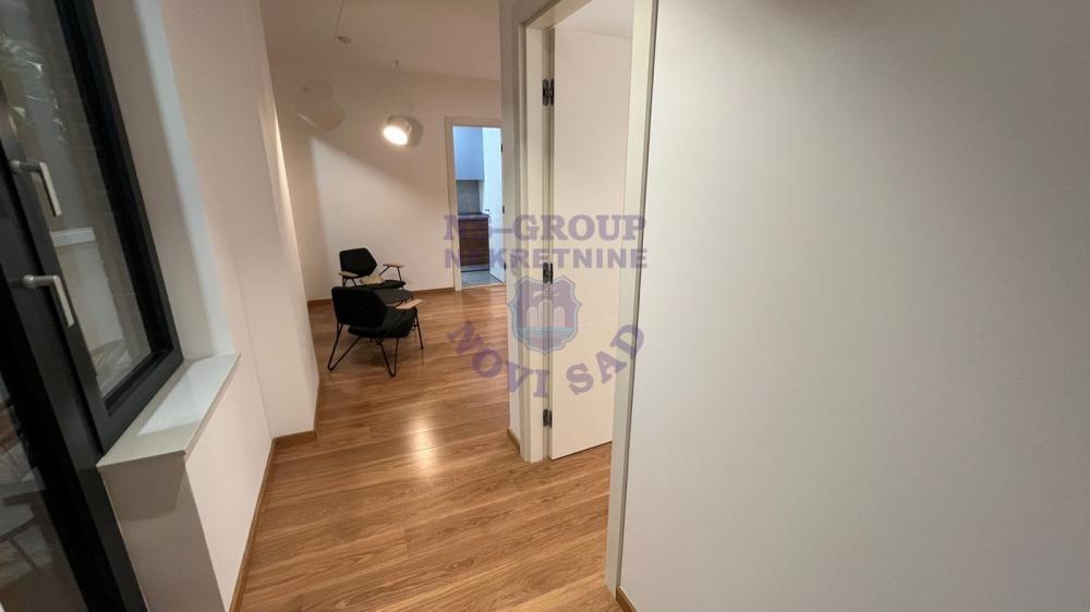 Slika 10 - Trosoban, 101m2, Novi Sad centar Novi Sad, ima lift