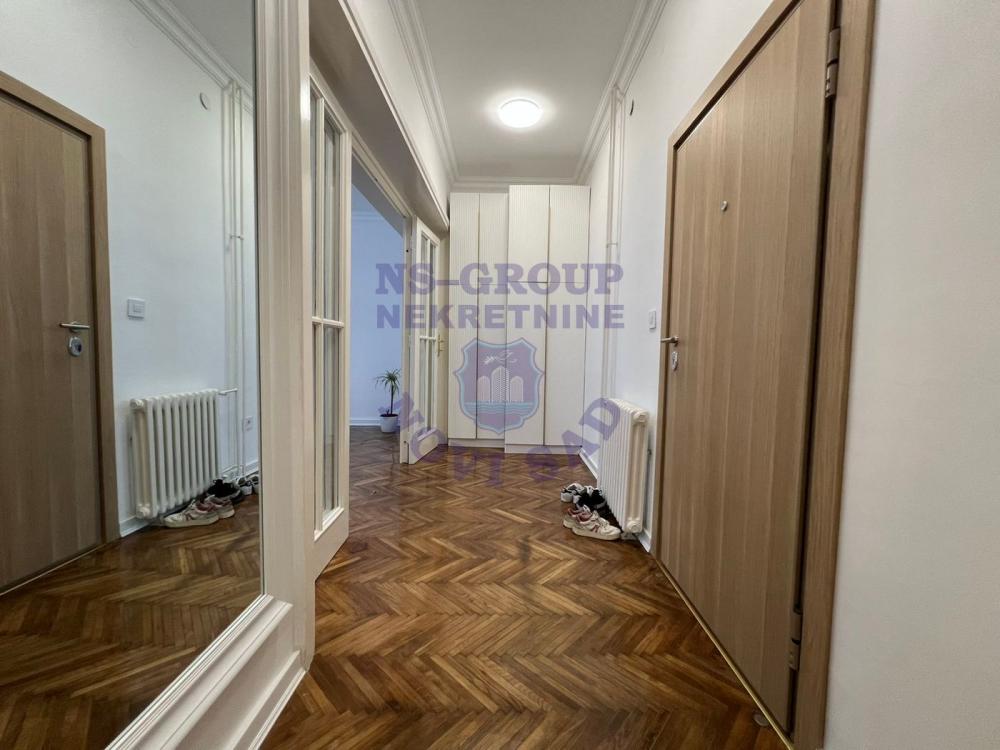 Slika 7 - Fantastican trosoban stan u Centru!