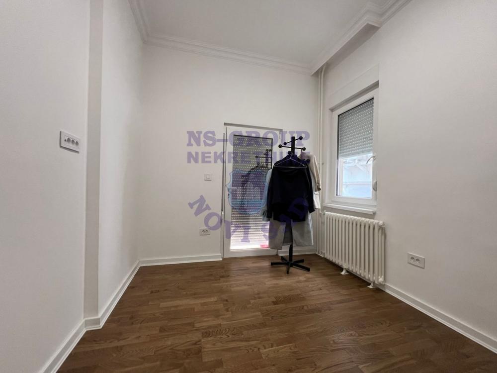 Slika 5 - Fantastican trosoban stan u Centru!