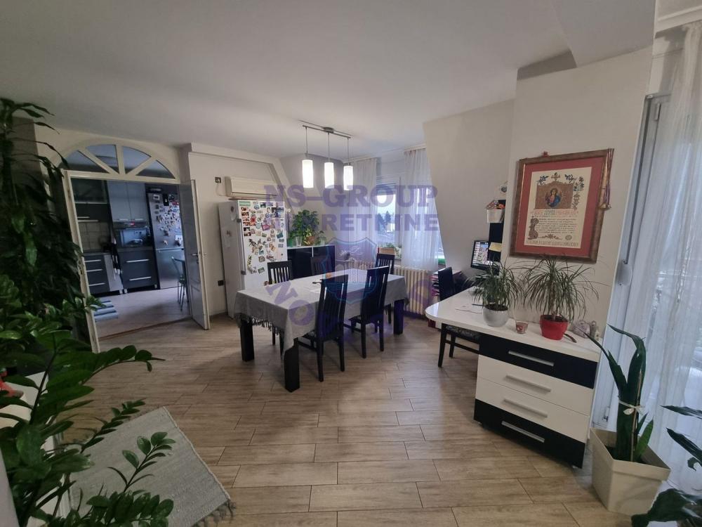 Slika 2 - Odlican cetvorosoban stan na Sajmu !