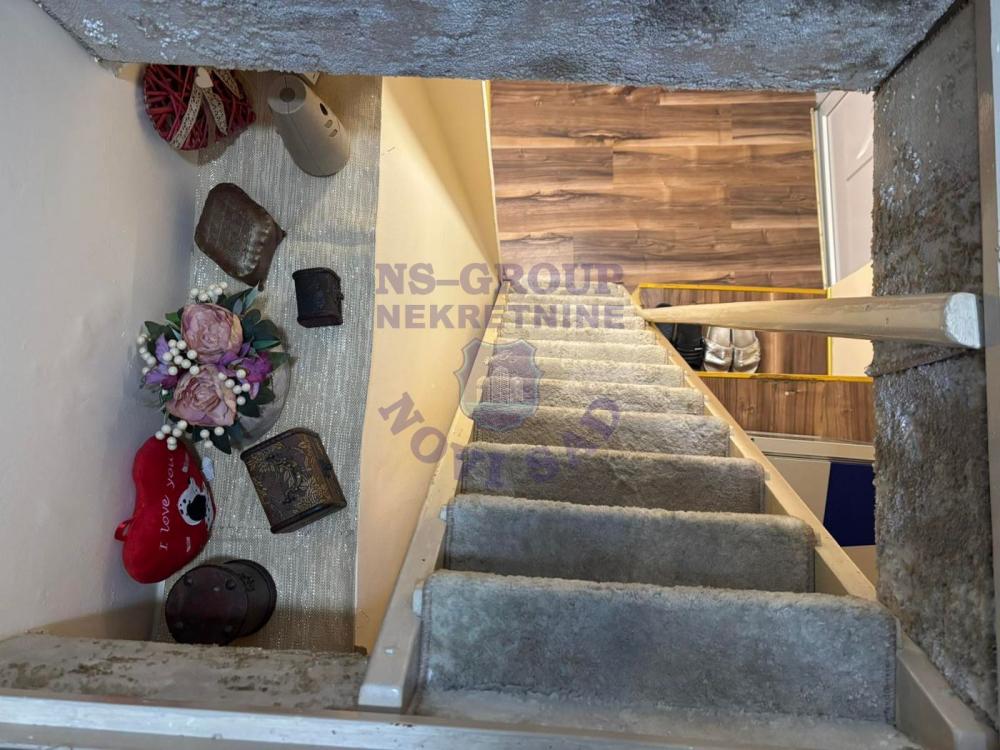 Slika 2 - Odlican dvosrisni stan na Socijalnom!