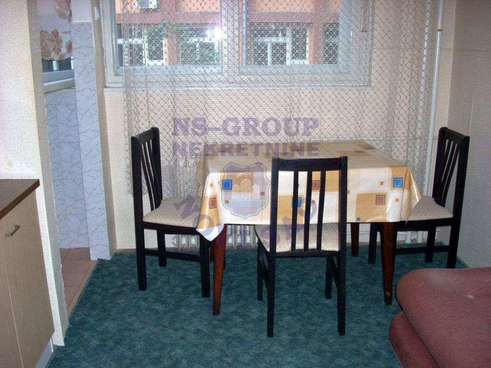 Slika 3 - Odlican jednoiposoban stan na Keju 