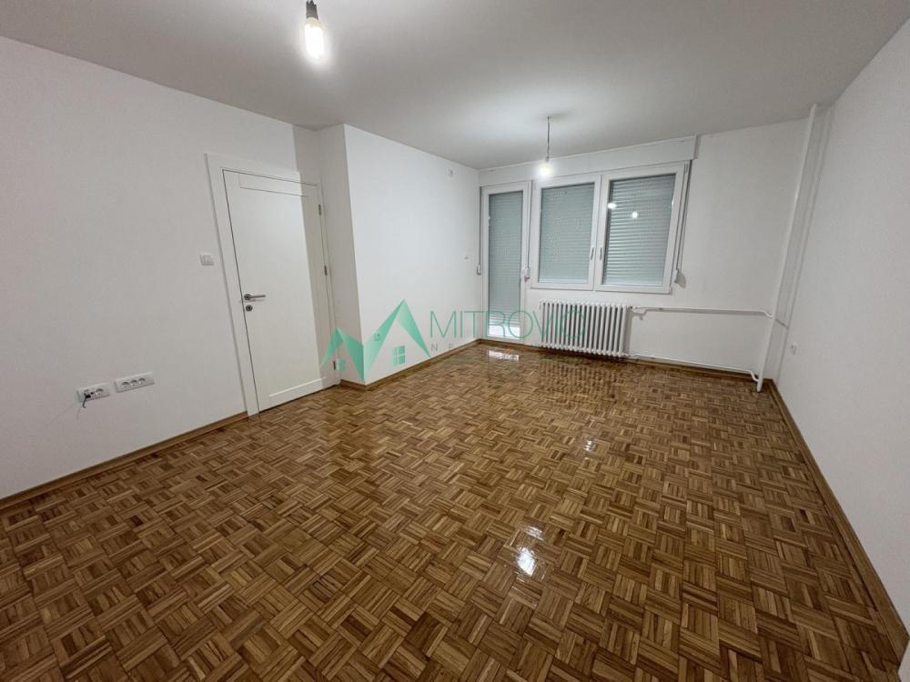 Glavna slika -Kompletno renoviran dvoiposoban stan-Liman IV – retko u ponudi 