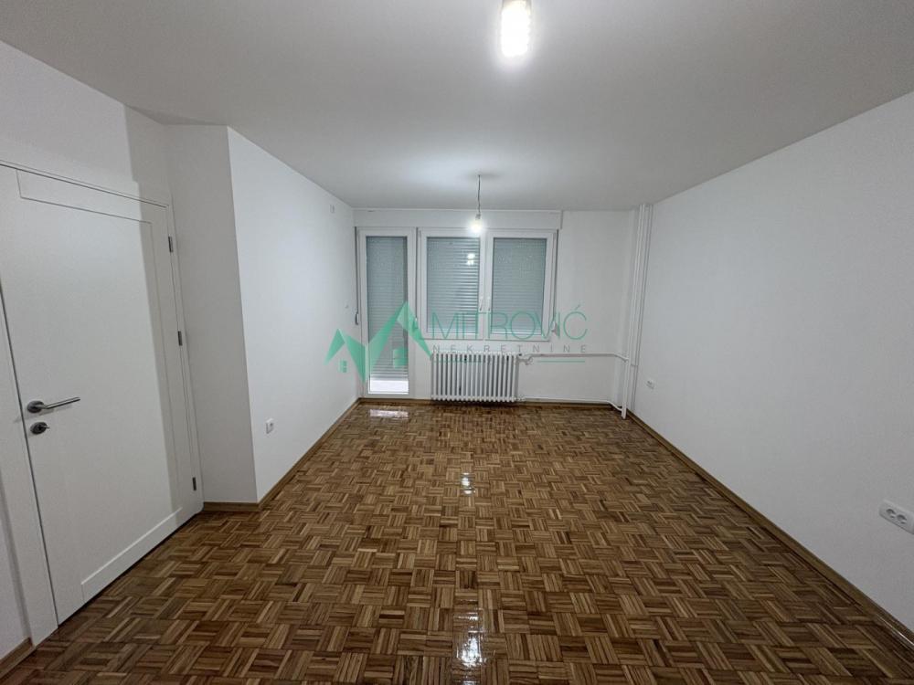 Slika 1 - Kompletno renoviran dvoiposoban stan-Liman IV – retko u ponudi 