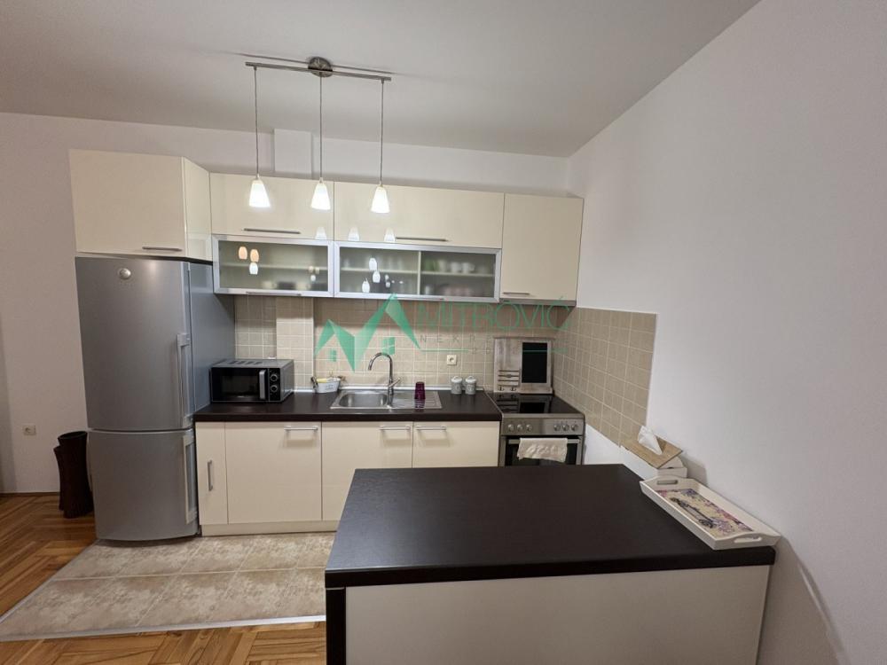 Slika 4 - Moderan kompletno namešten trosoban stan-Bulevar Evrope - izuzetna ponuda 