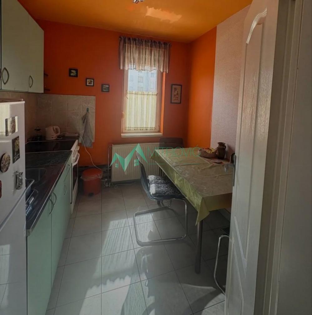 Slika 2 - Prodaje se jednosoban stan na odličnoj lokaciji u blizini Bulevara Evrope.