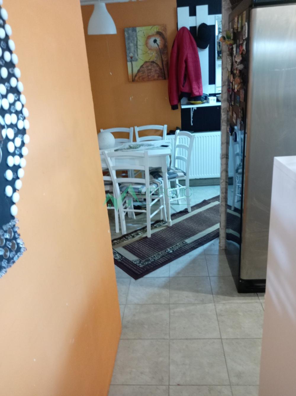 Slika 6 - Prodaje se funkcionalan trosoban stan u neposrednoj blizini Bulevara Oslobodjenja.