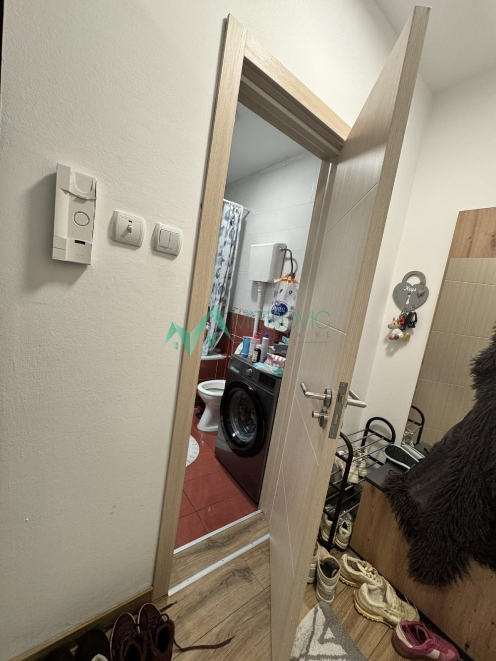 Slika 8 - Prodaje se kompletno opremljen dvosoban stan na Novoj Detelinari. 