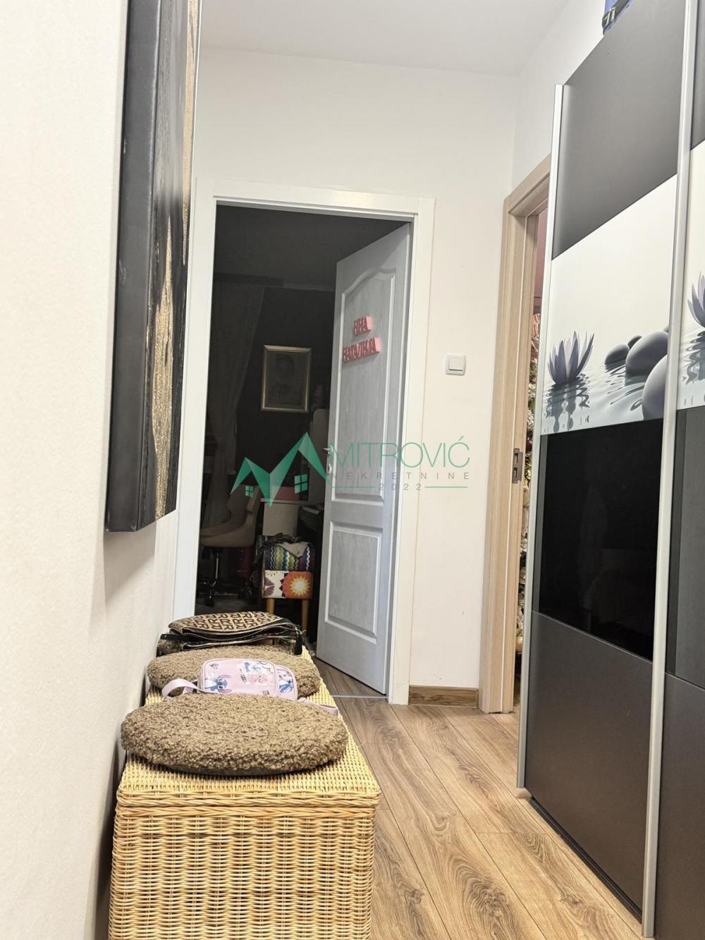 Slika 10 - Prodaje se kompletno opremljen dvosoban stan na Novoj Detelinari. 