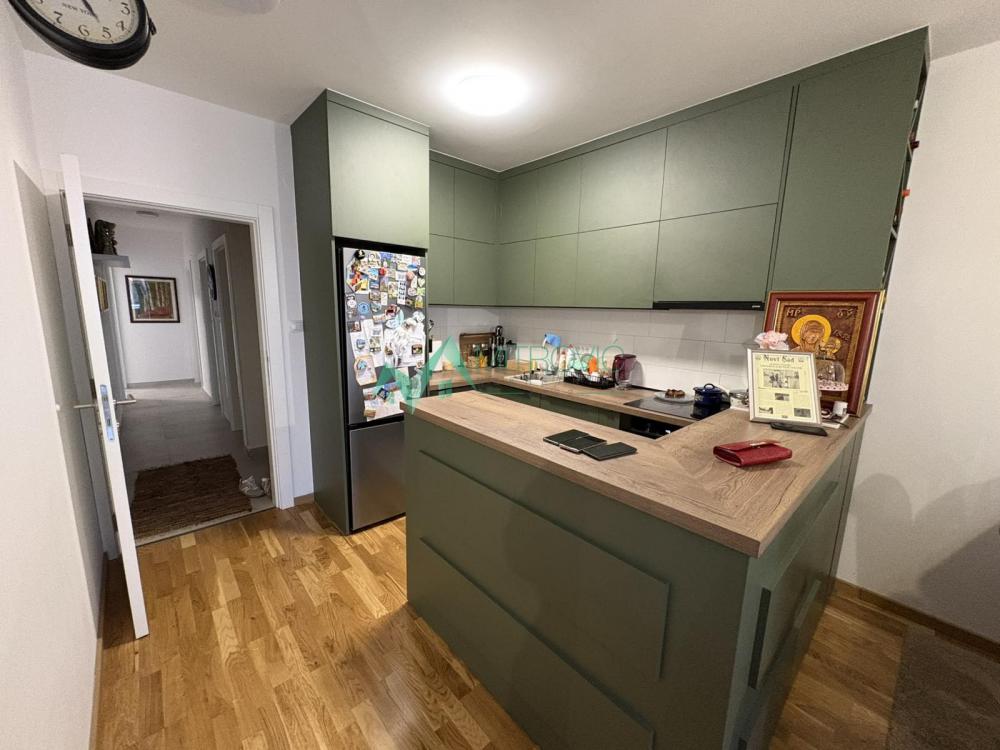 Slika 1 - Komforan četvorosoban stan, 74m2!