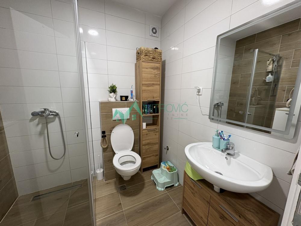 Slika 10 - Komforan četvorosoban stan, 74m2!