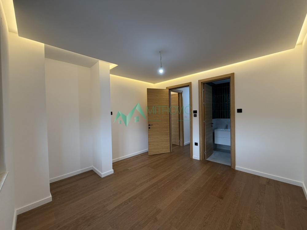 Slika 6 - Urbana vila, luksuzna oprema, garaža i parking u ceni! 