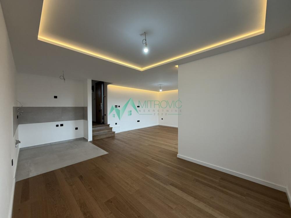 Slika 2 - Urbana vila, luksuzna oprema, garaža i parking u ceni! 