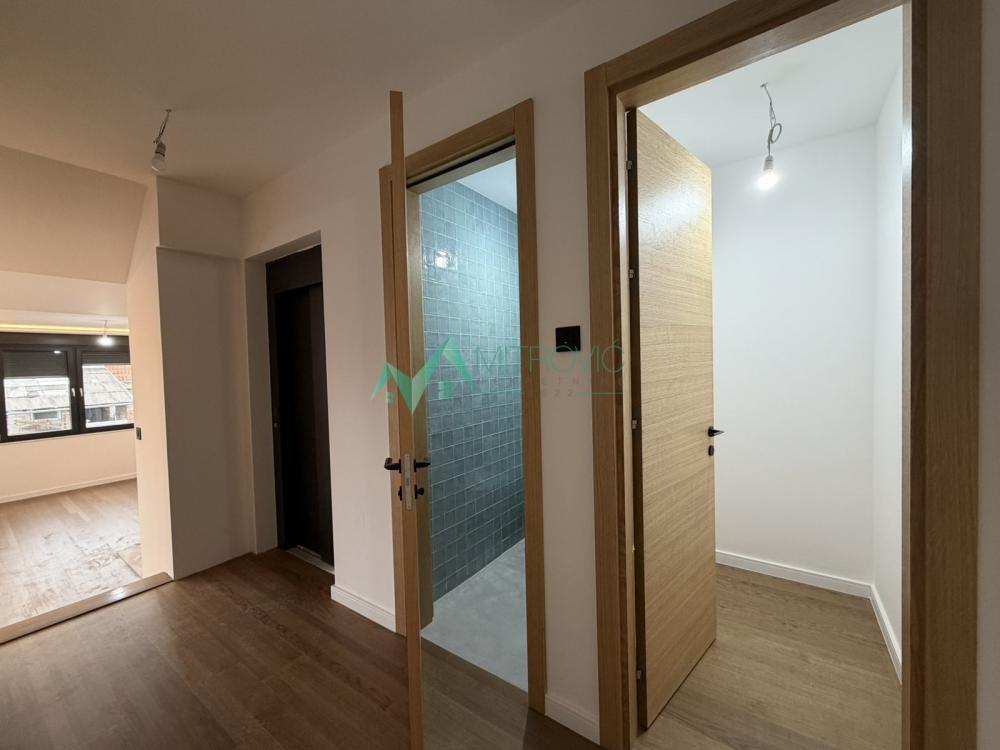 Slika 11 - Urbana vila, luksuzna oprema, garaža i parking u ceni! 