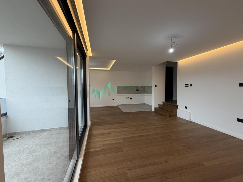 Slika 1 - Urbana vila, luksuzna oprema, garaža i parking u ceni! 