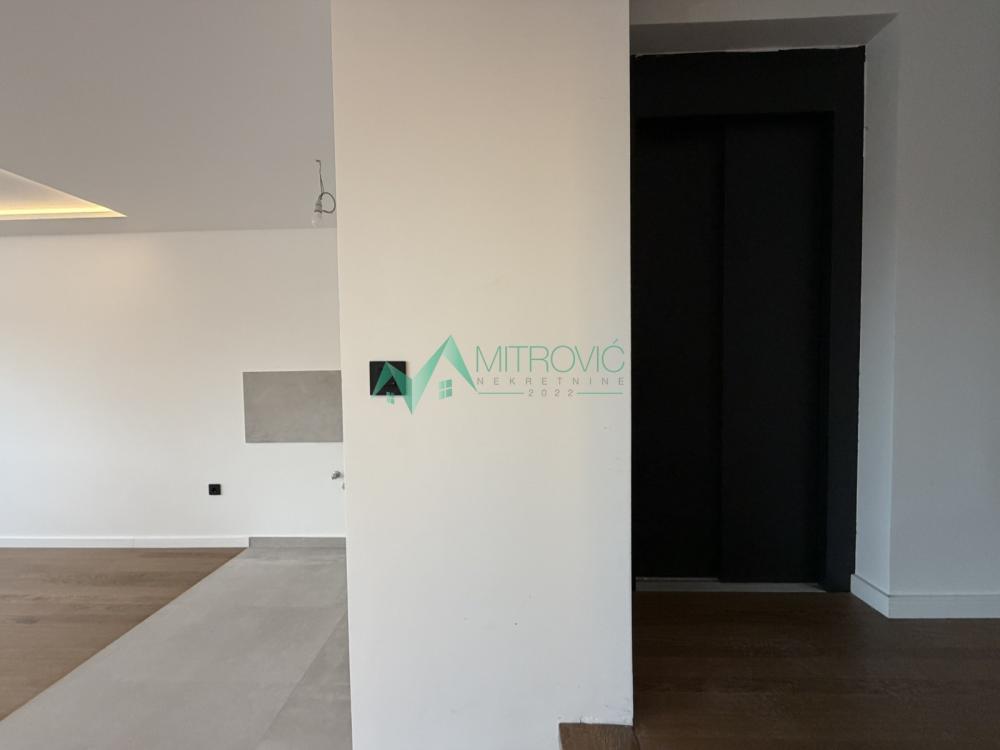 Slika 3 - Urbana vila, luksuzna oprema, garaža i parking u ceni! 